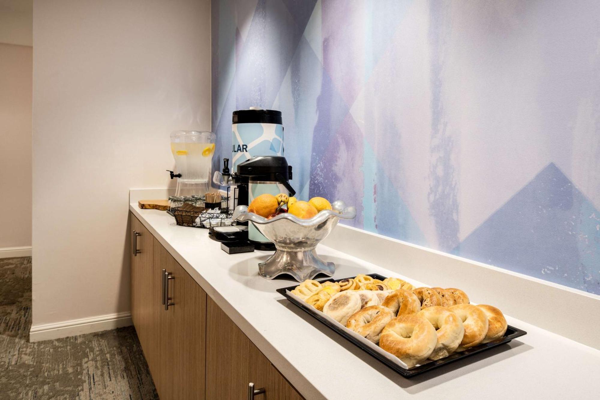 Hilton Garden Inn Фолсом Екстер'єр фото